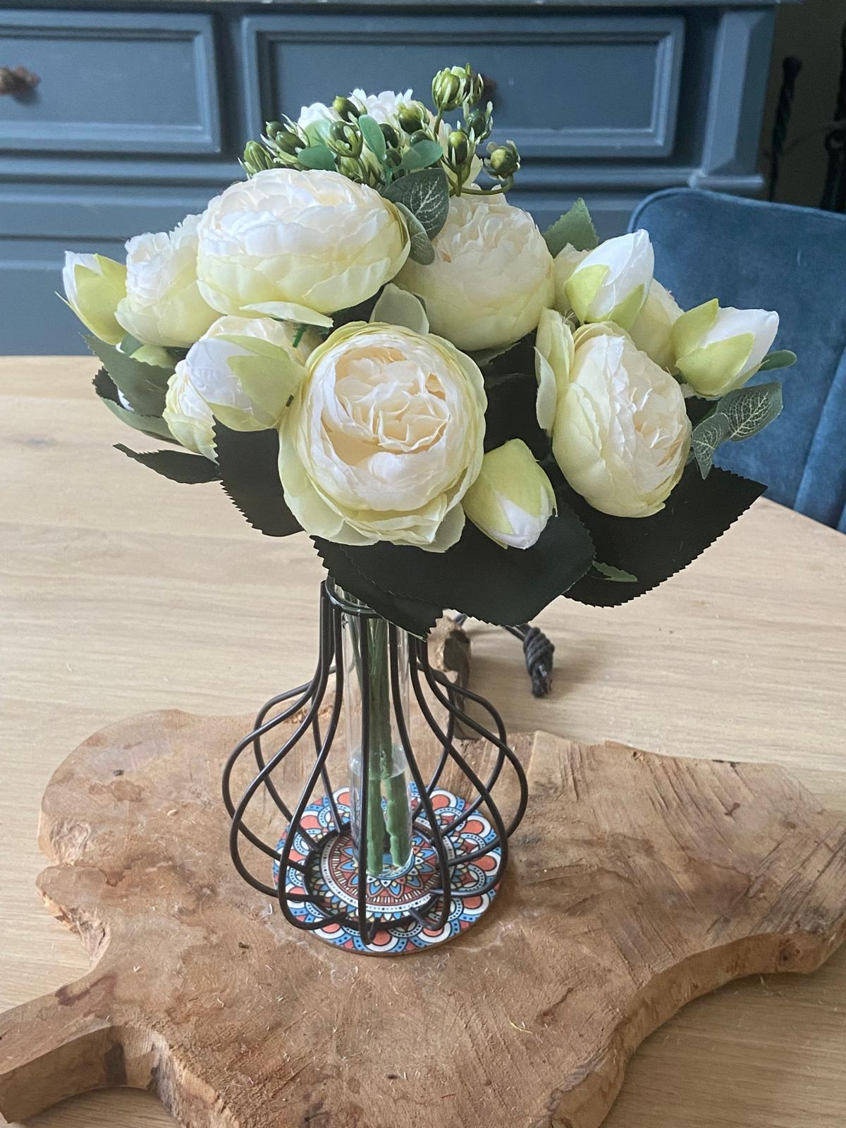 Seidenpfingstrose mit Vase