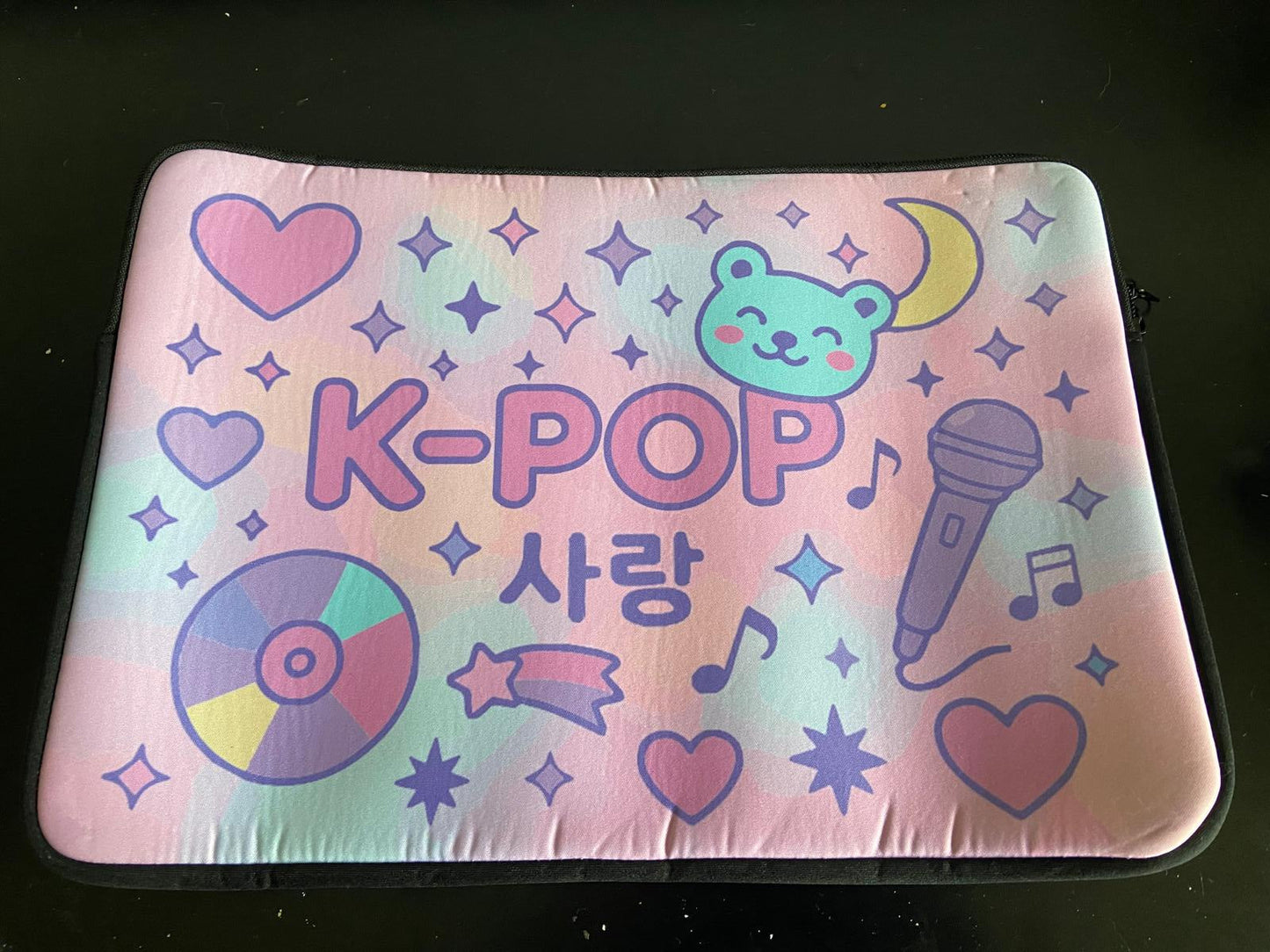 K-Pop Laptophoes Gepersonaliseerde en handgemaakt Roze