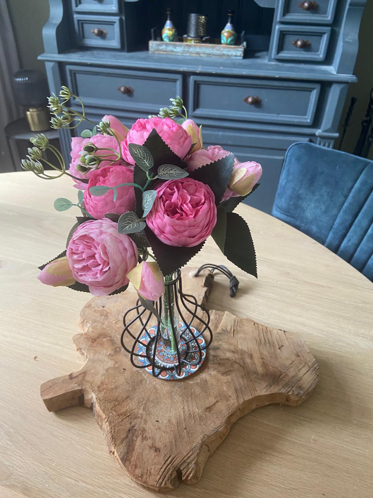 Seidenpfingstrose mit Vase