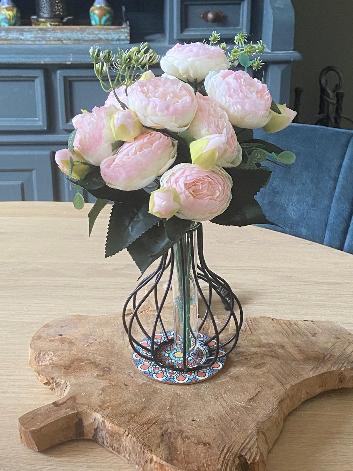 Seidenpfingstrose mit Vase